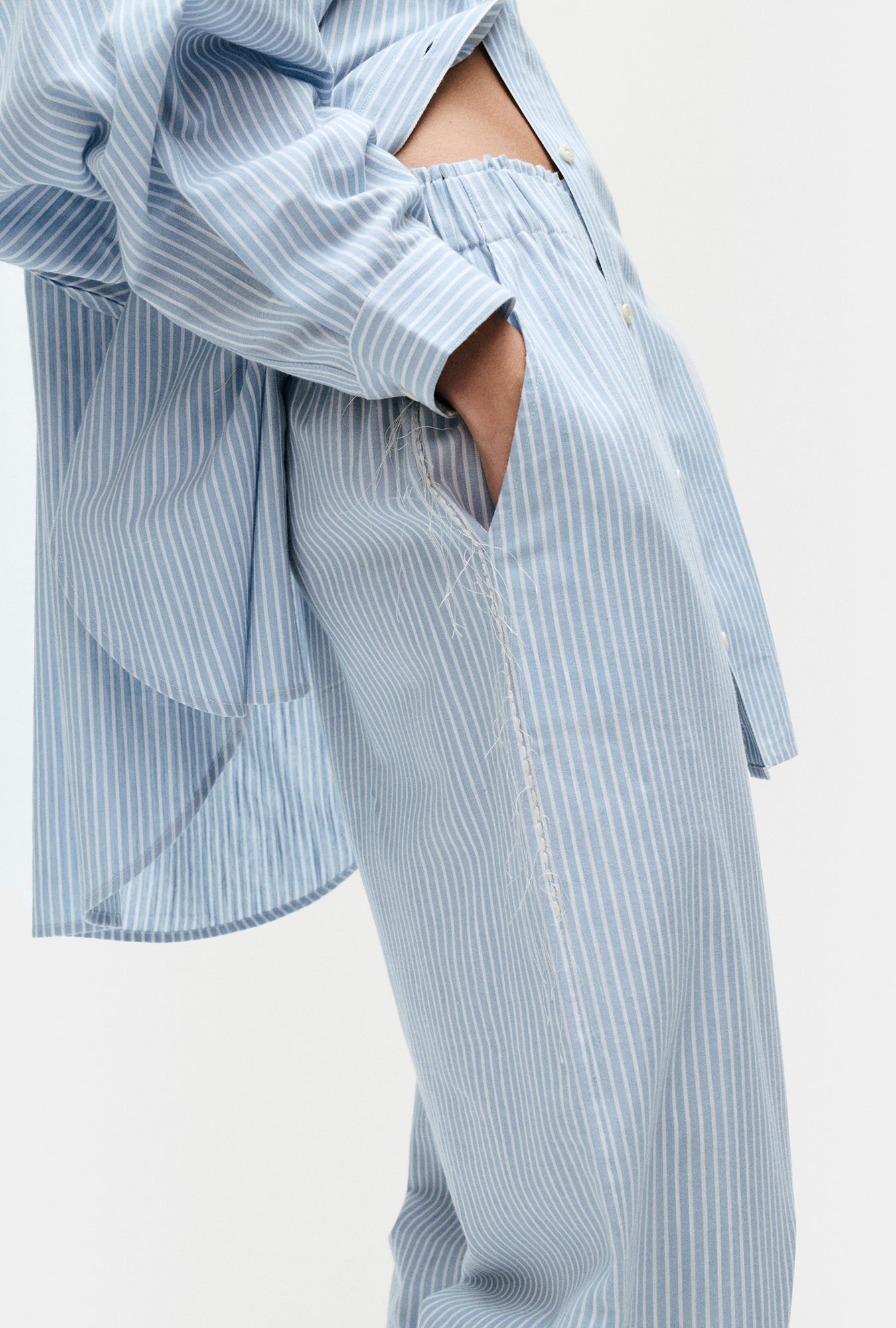 Pantalon en papier de coton rayé orage