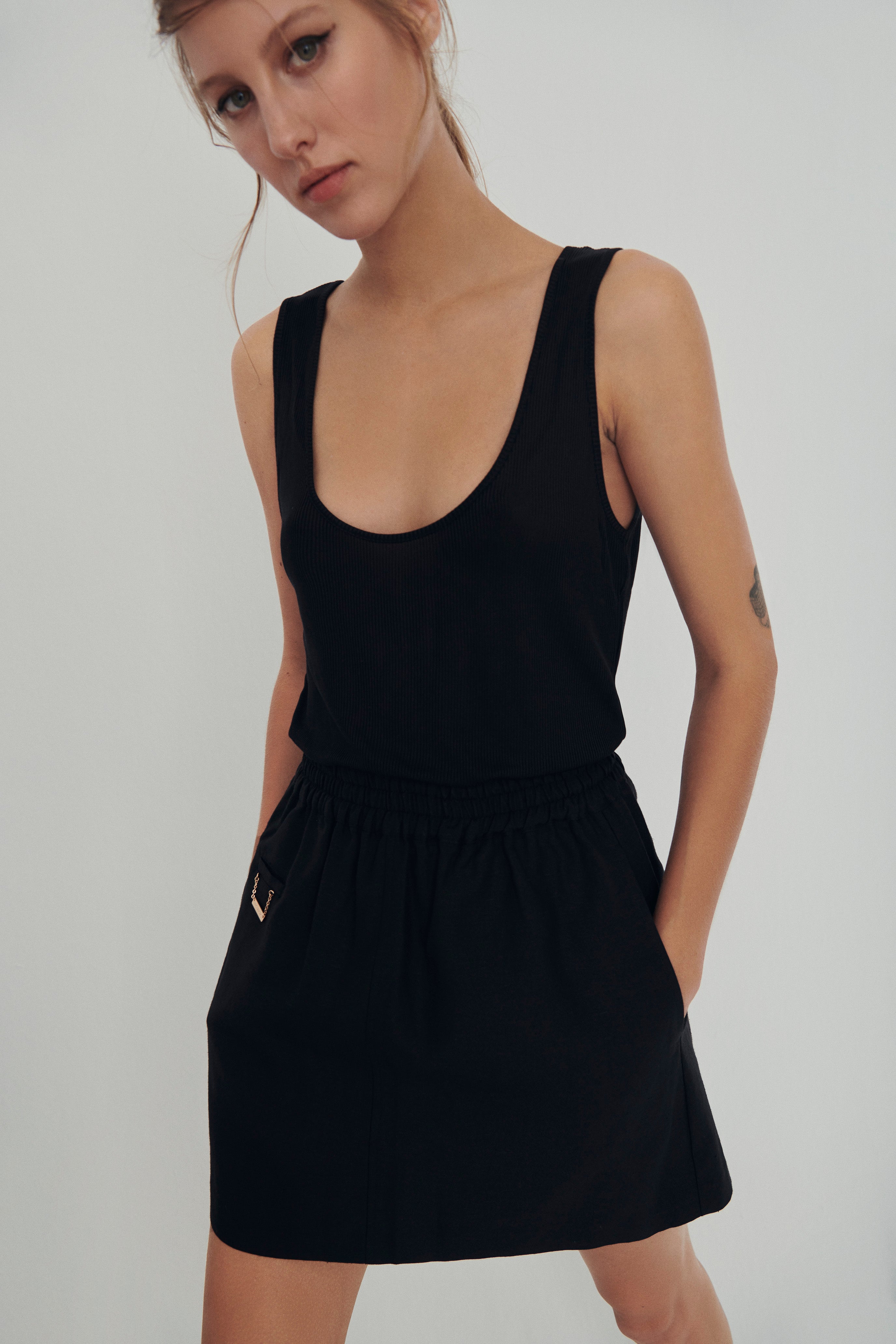Mini-jupe trapèze noire en mélange de Yak