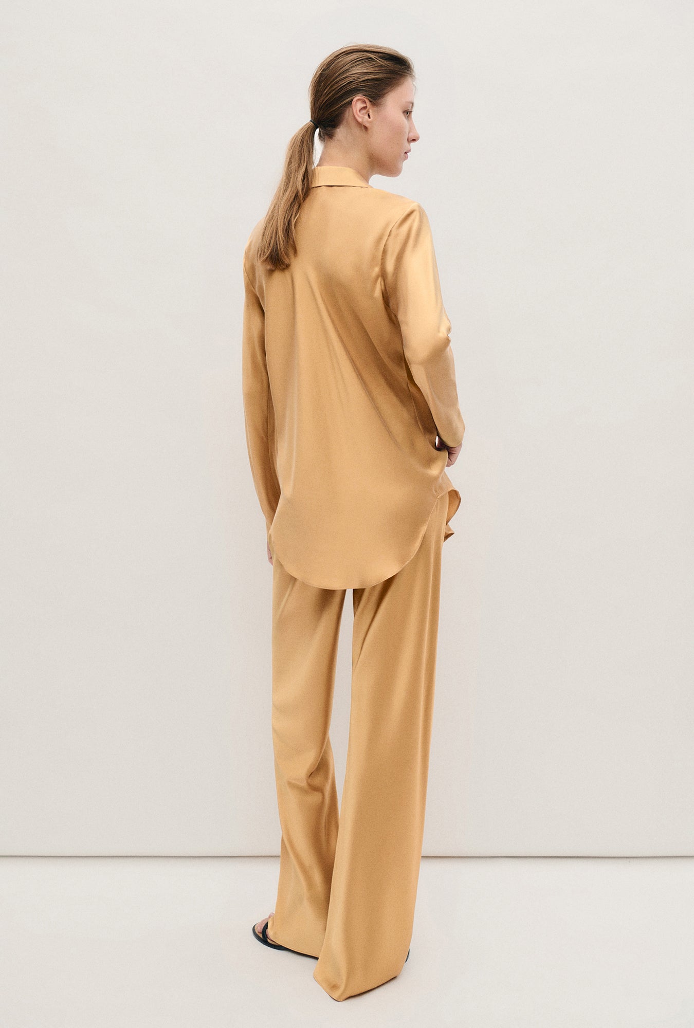 Chemise en biais avec cauris