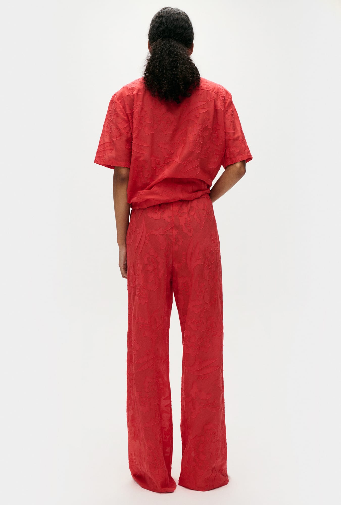 Pantalon en soie coupé dans le biais avec pinces Geranium