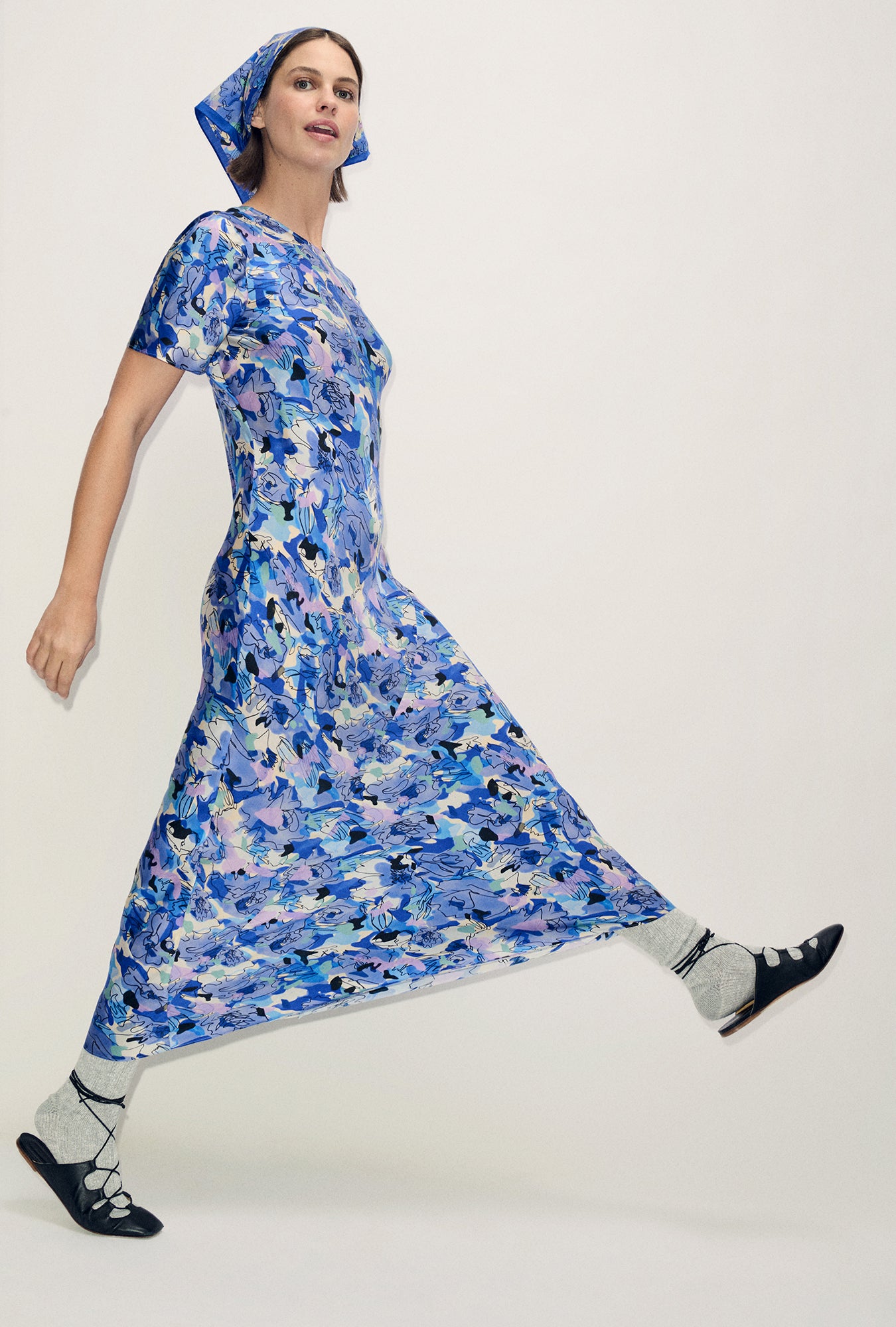 Robe biais manches courtes motif fleuri bleuet