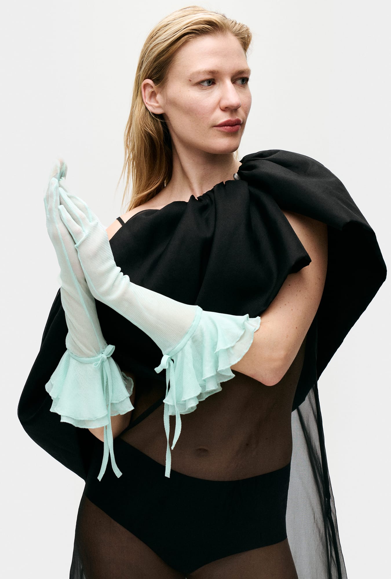 Cape en organza noir