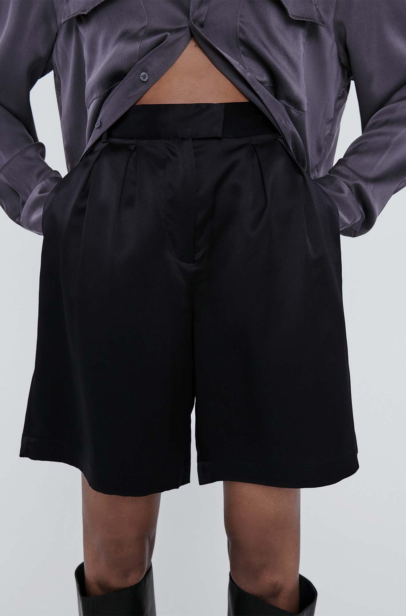 Short double plissé noir