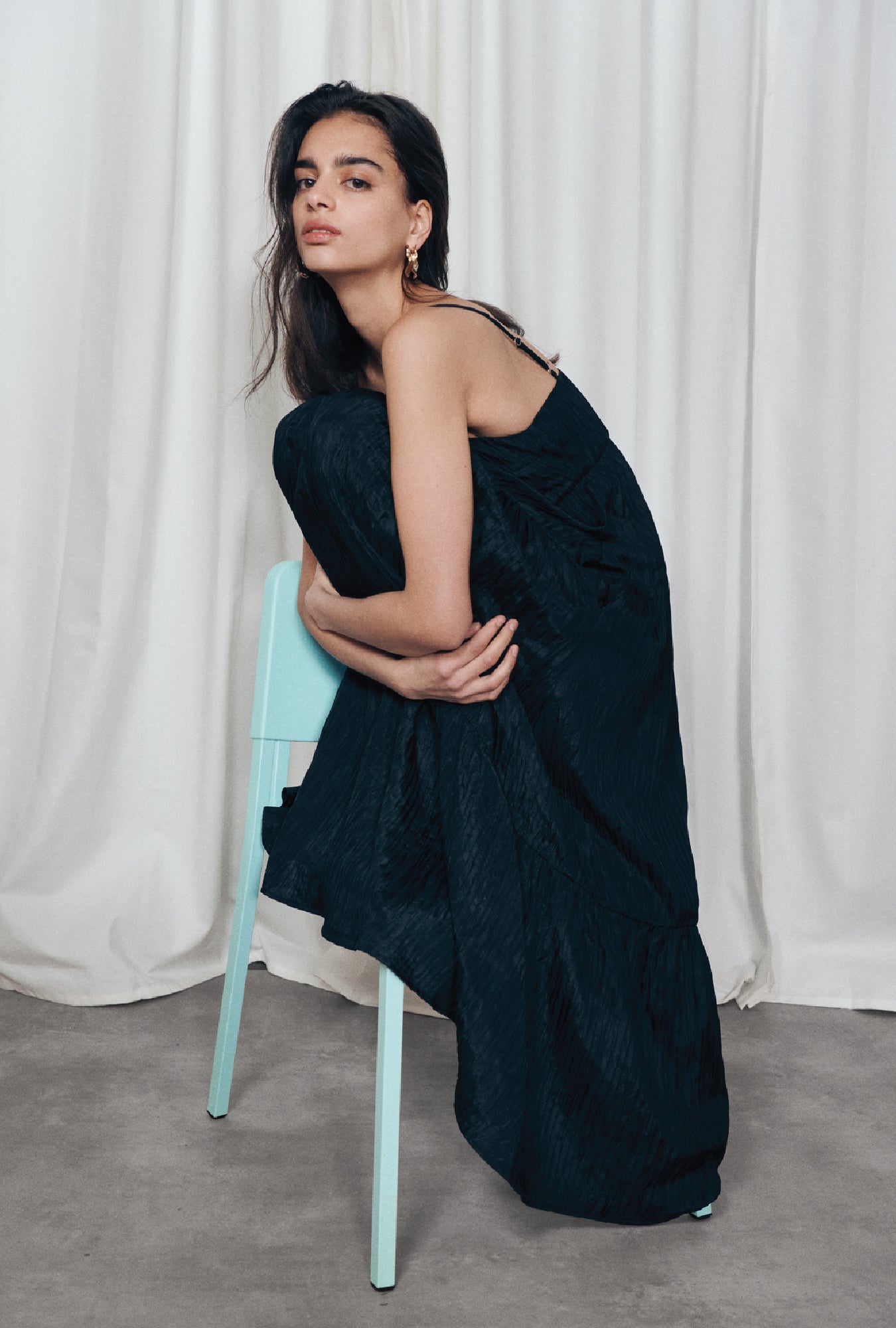 Robe froissée rebondissante noire