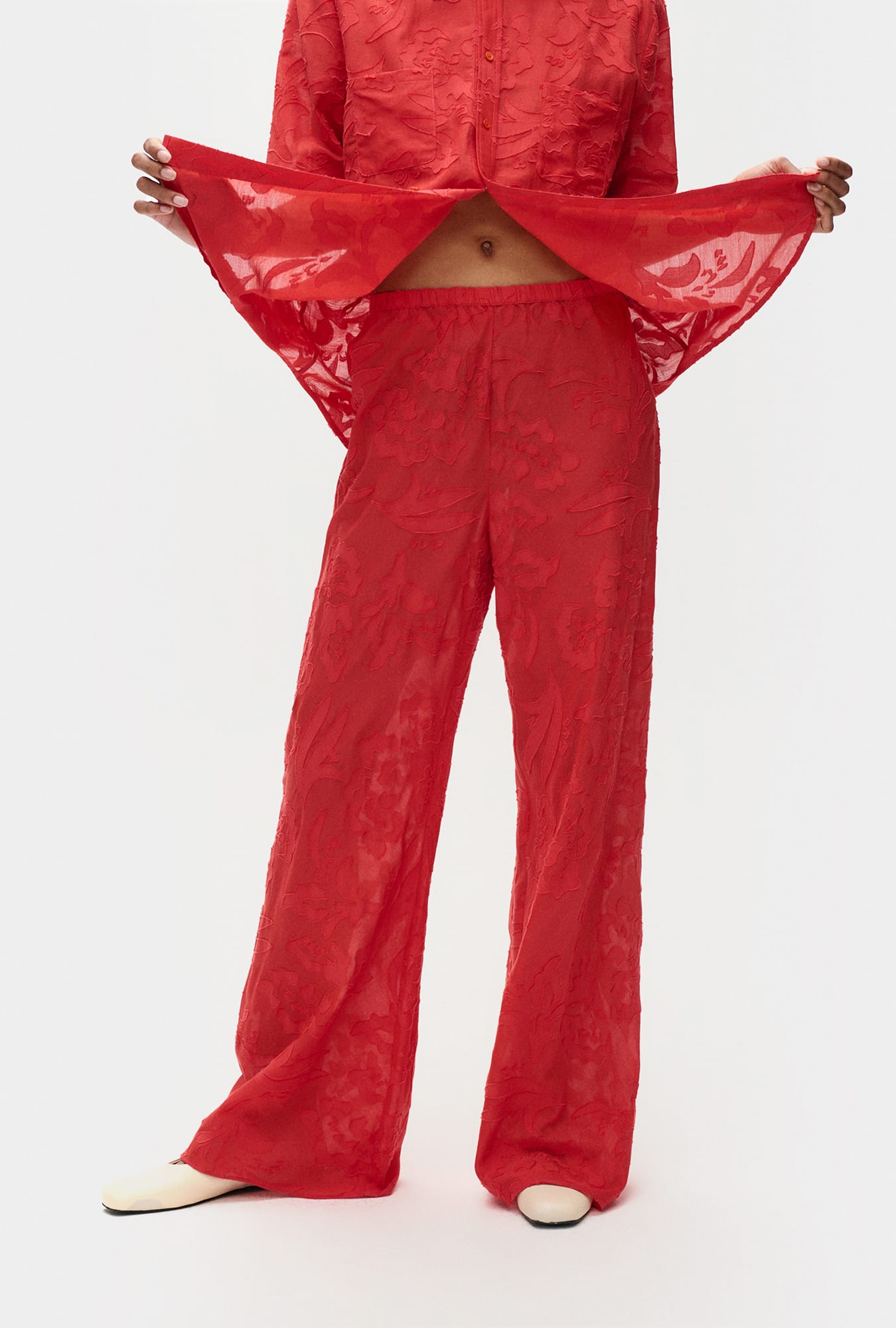 Pantalon en soie coupé dans le biais avec pinces Geranium