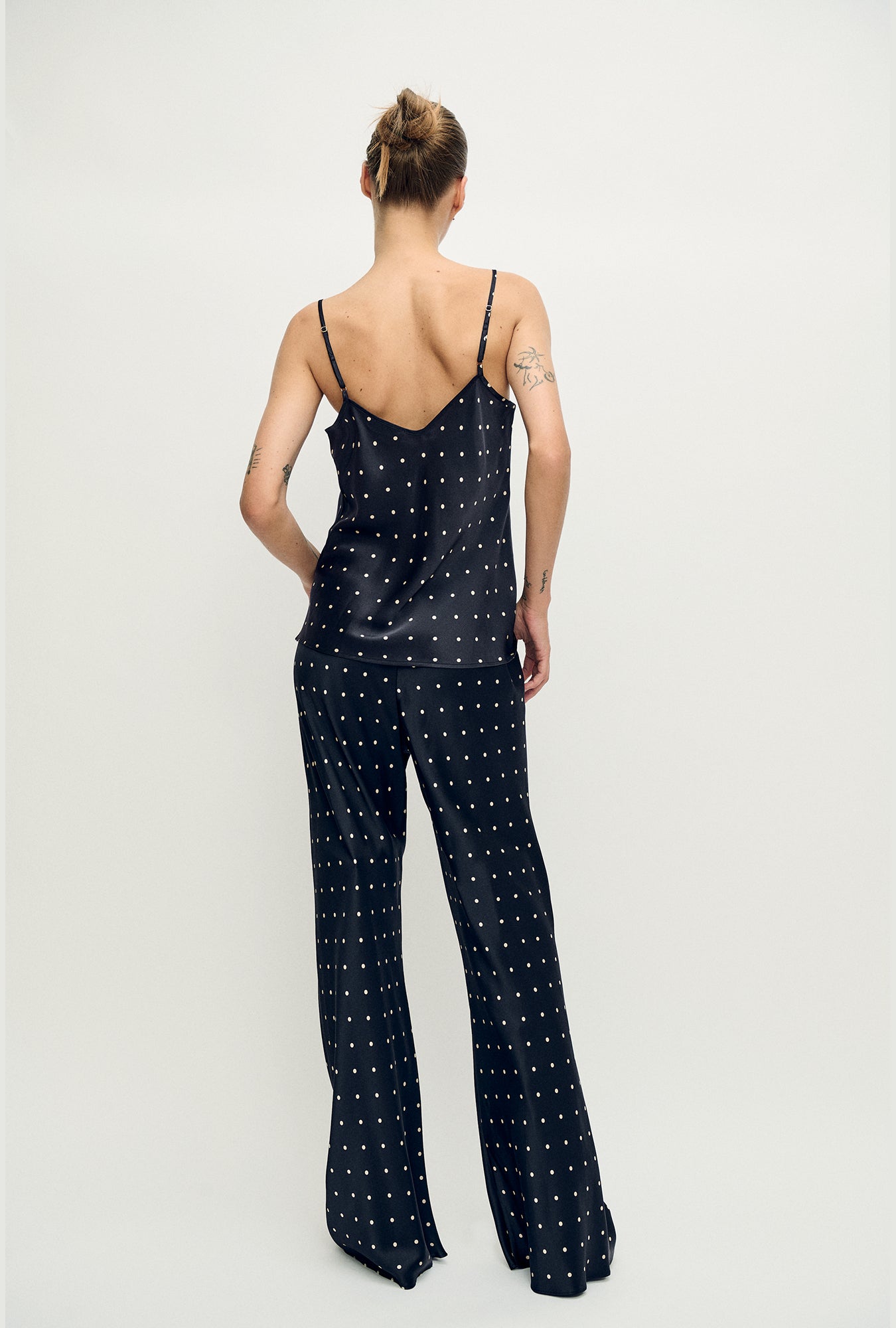 Pantalon coupé en biais à petits pois