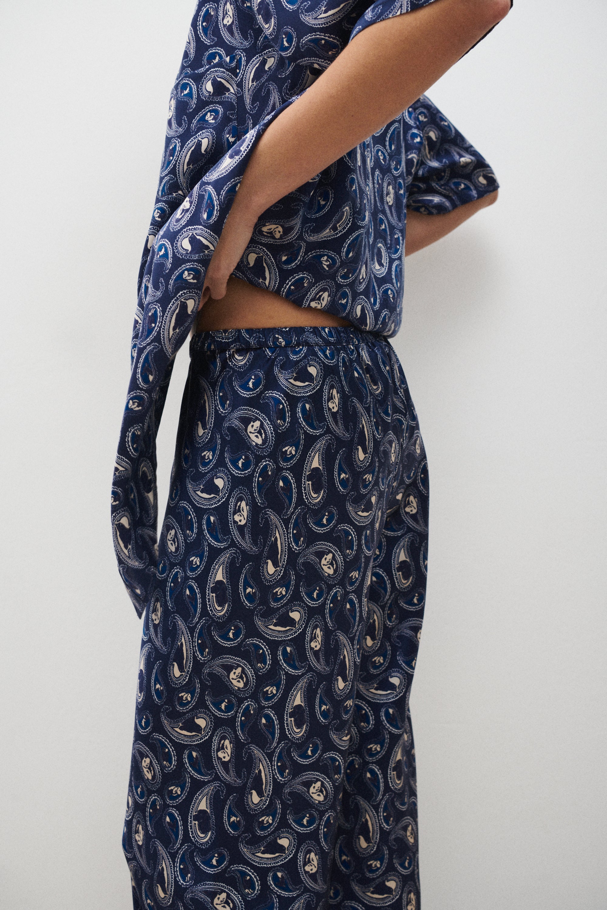 Pantalon coupé en biais Hounds Paisley