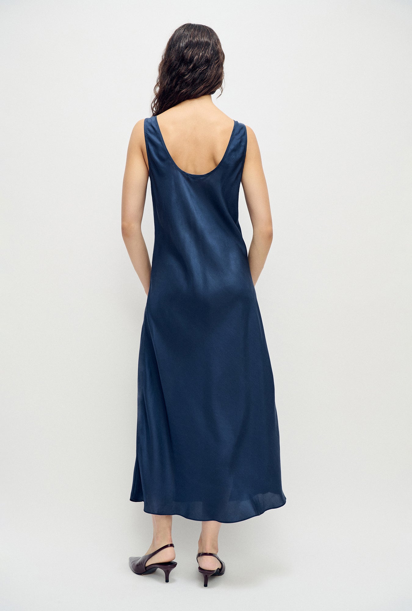 Robe habotai à encolure dégagée Midnight