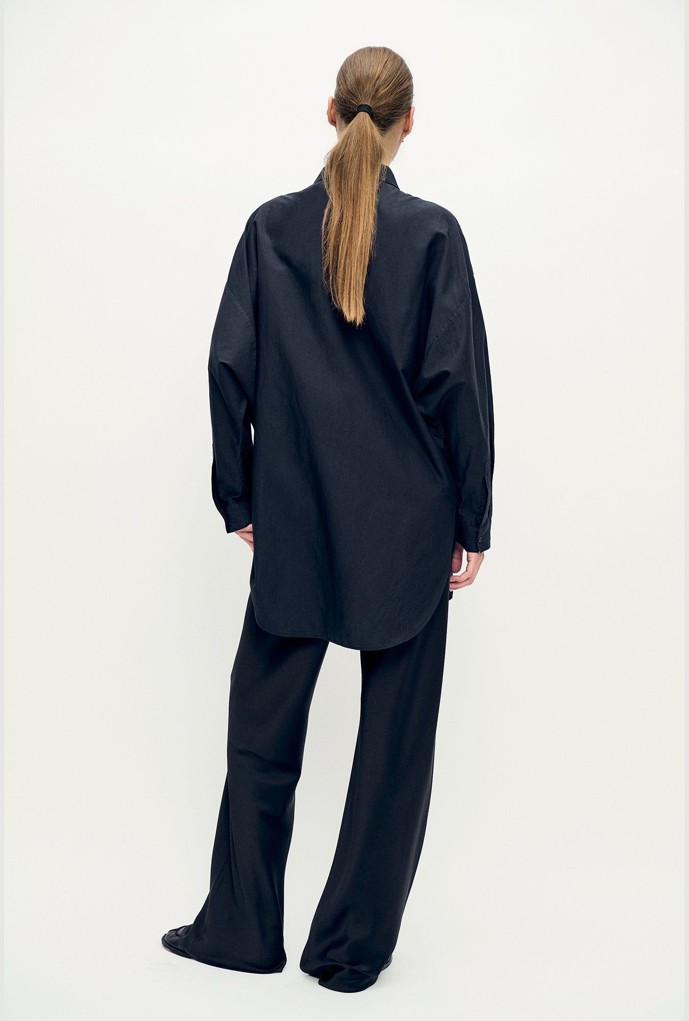 Chemise ronde en soie de coton noire