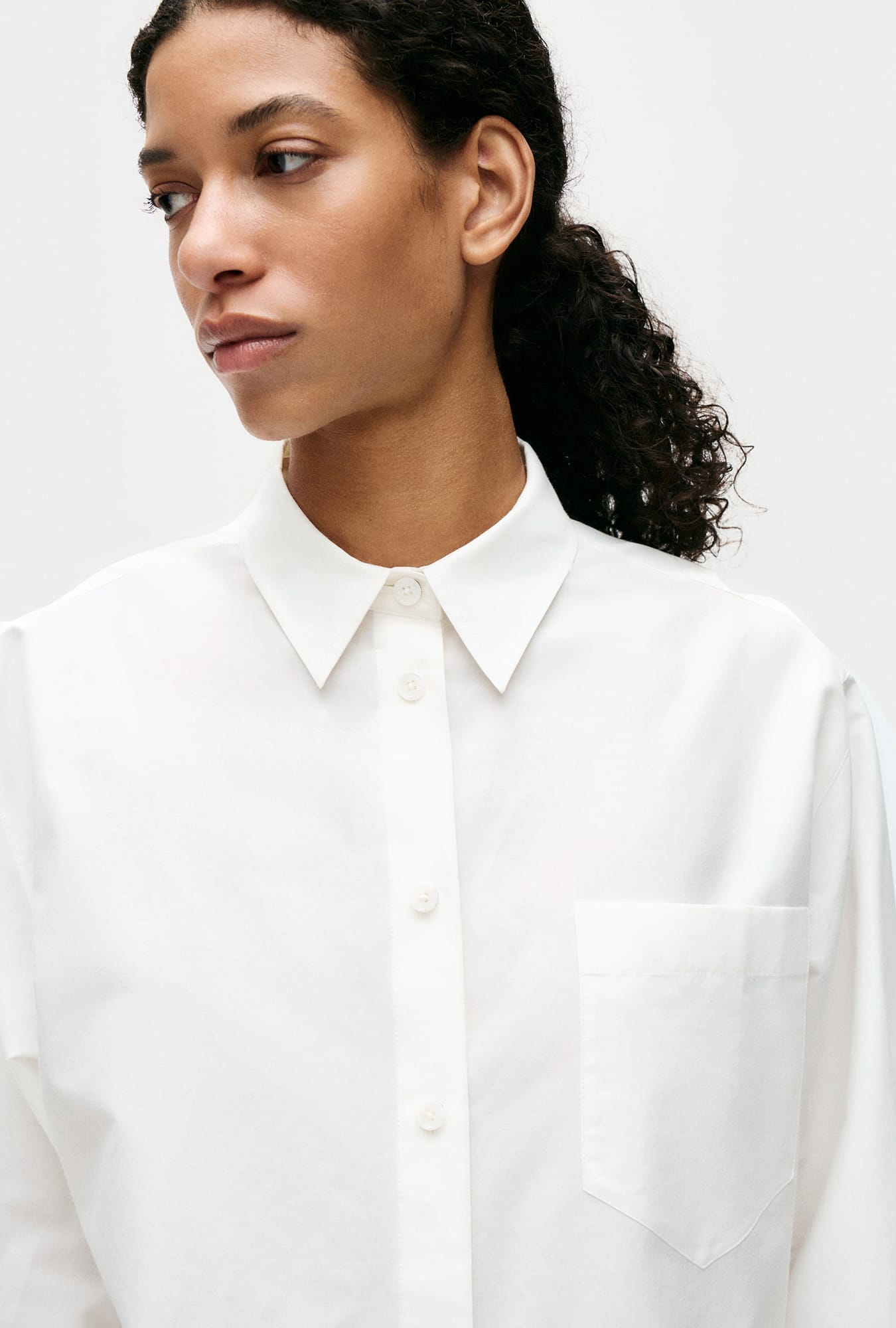 Chemise plissée à empiècement en coton et soie blanc