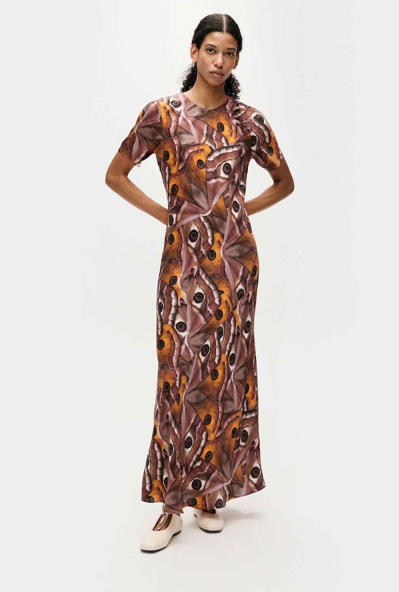 Robe biaisée manches courtes envergure