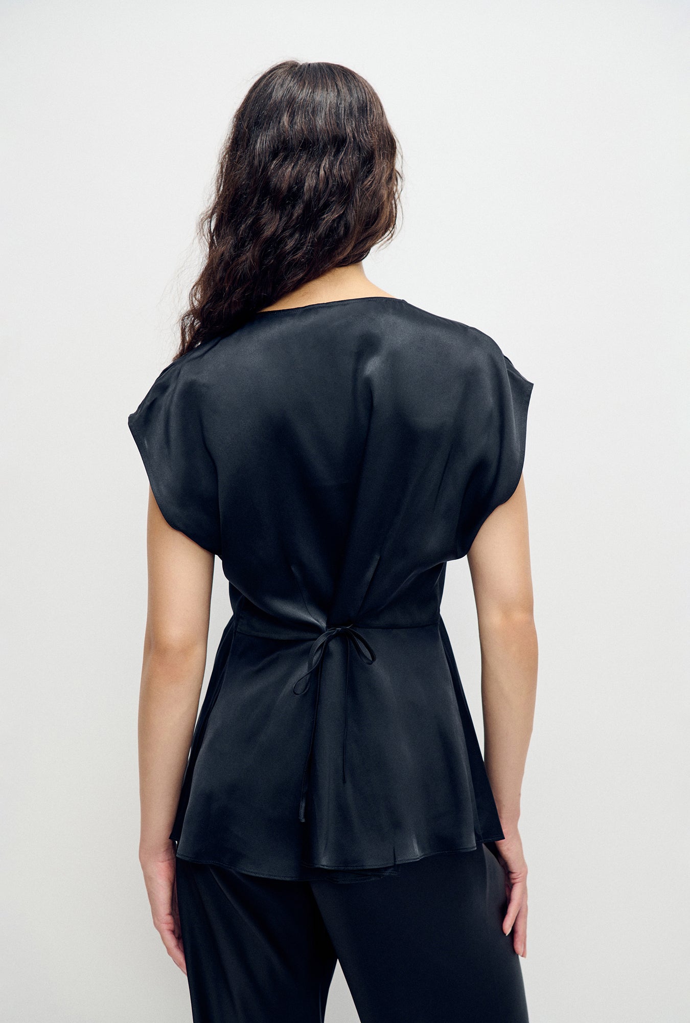 Haut col en V noir