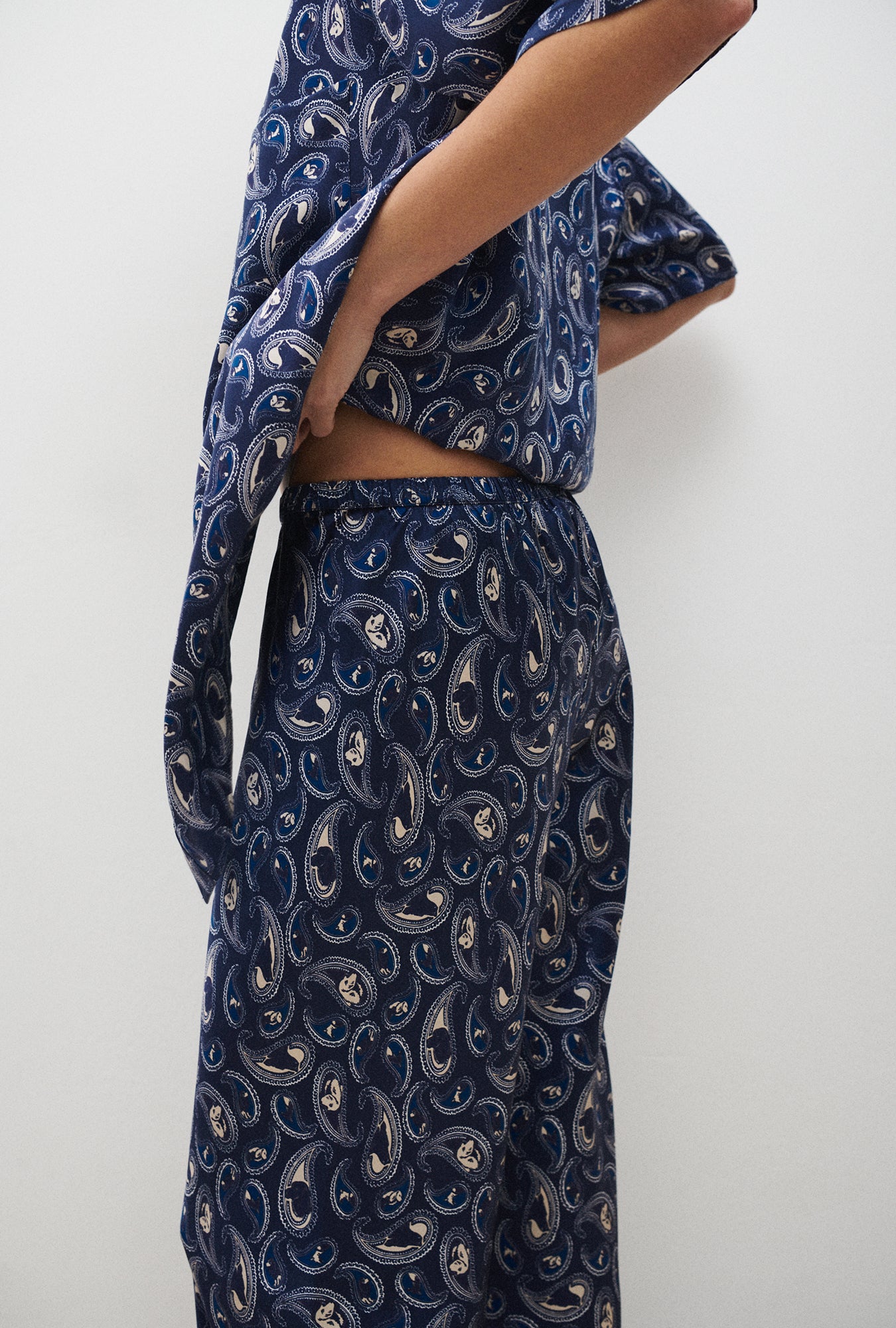 Pantalon coupé en biais Hounds Paisley