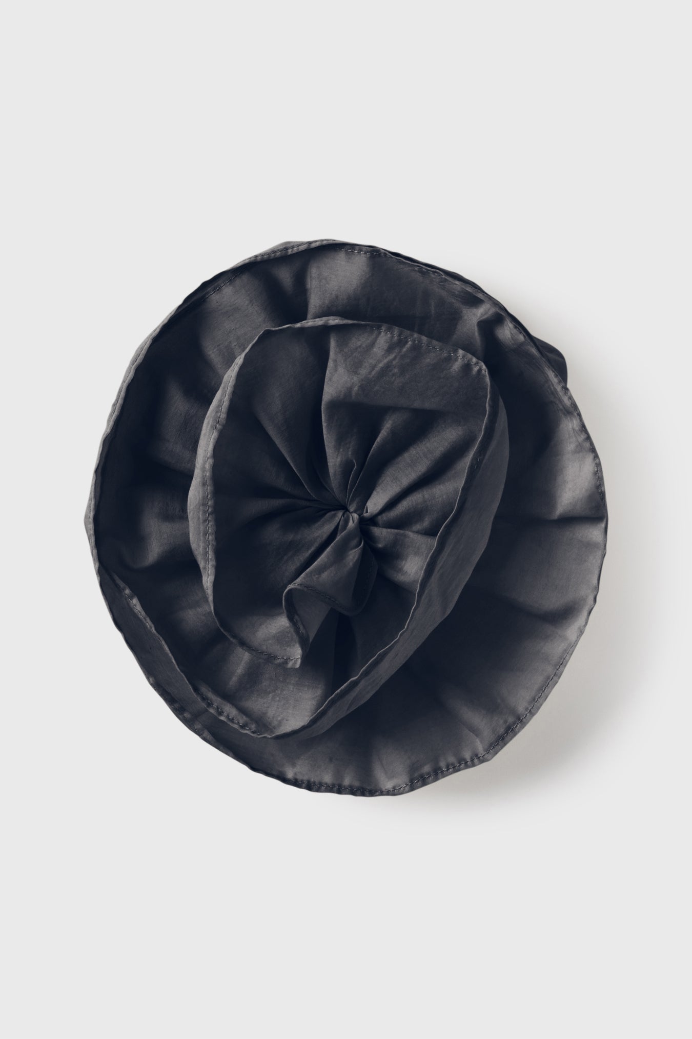 Broche noire