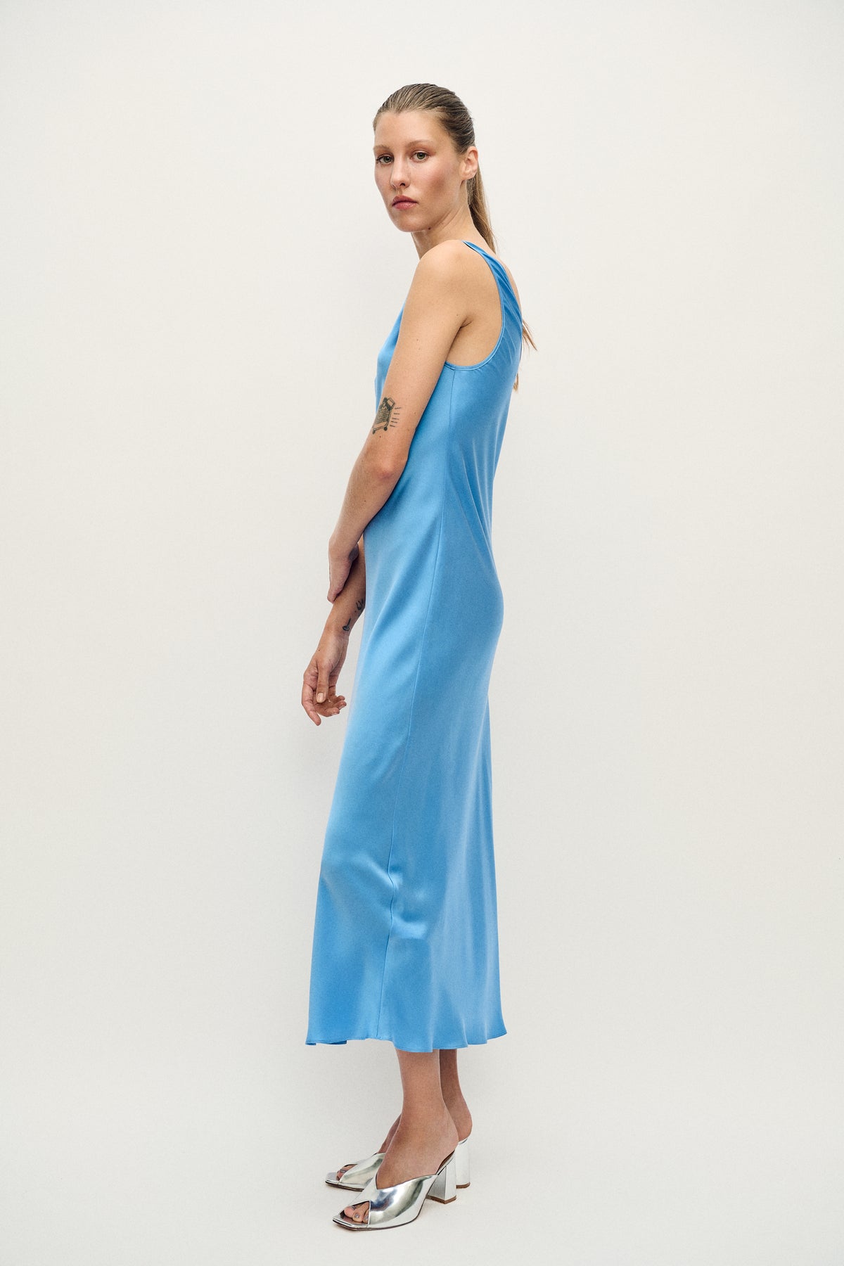Robe col dégagé Mirage