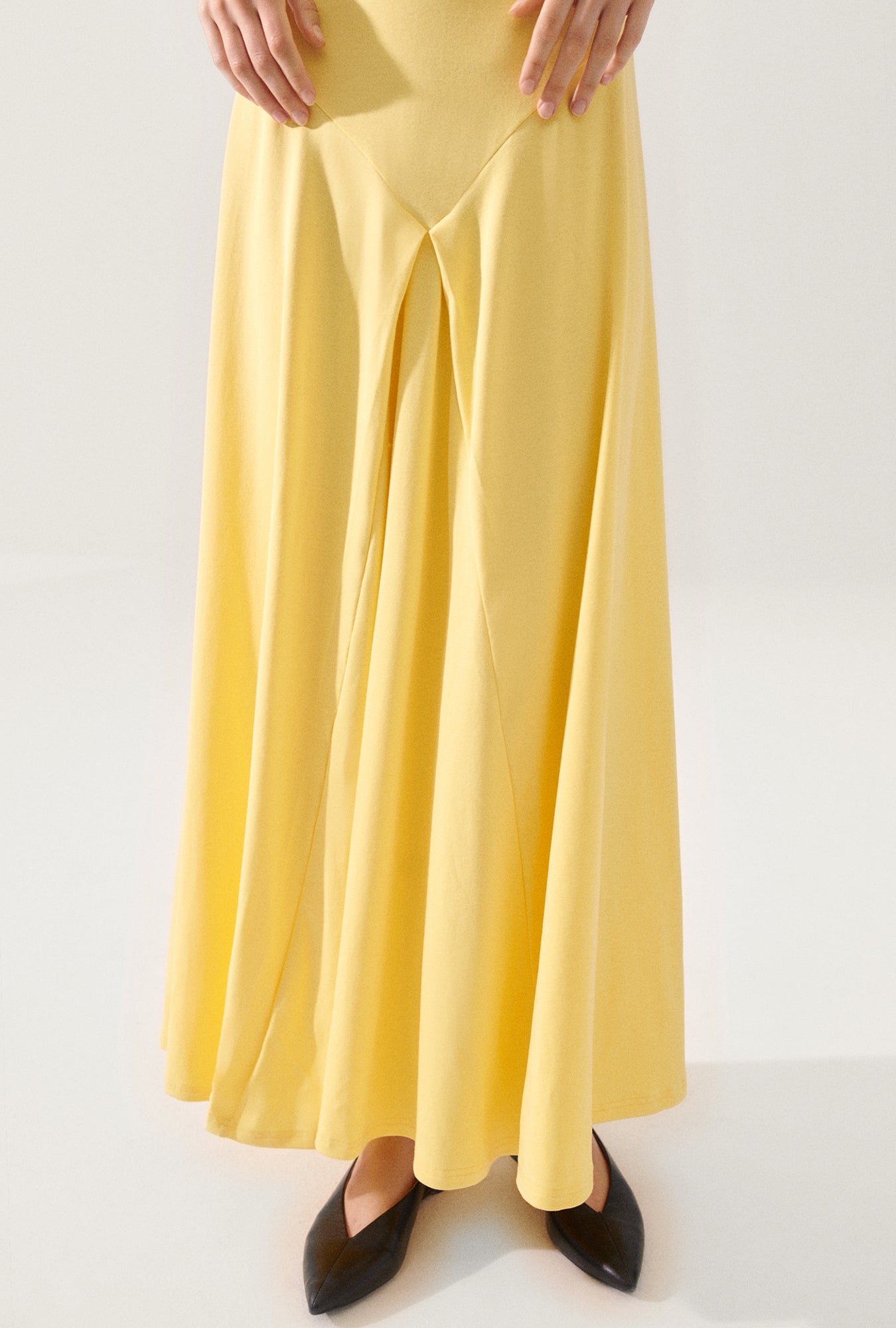 Robe titanate bordée de crochet