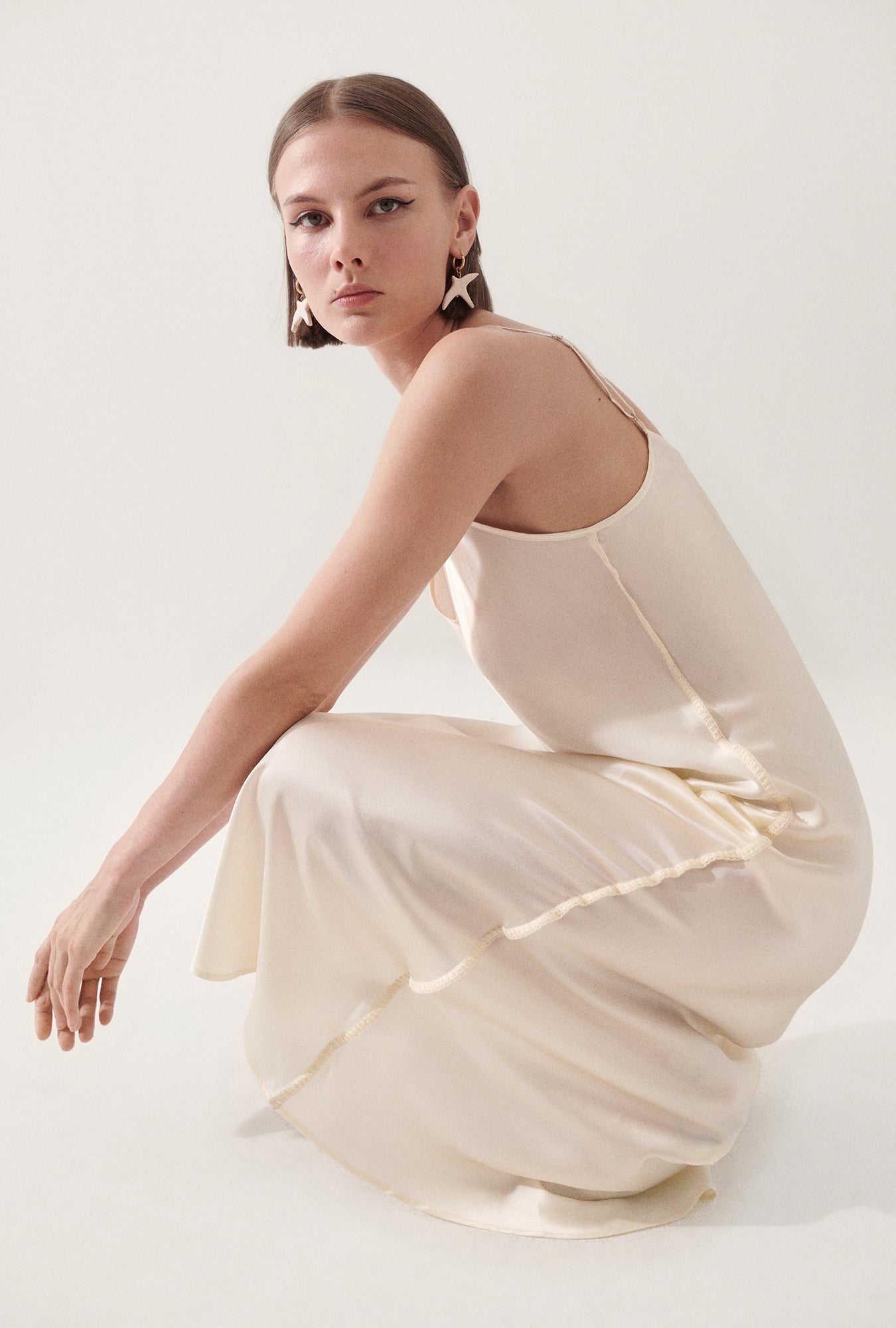 Robe nuisette années 90, surpiqûre couverture, blanc cassé