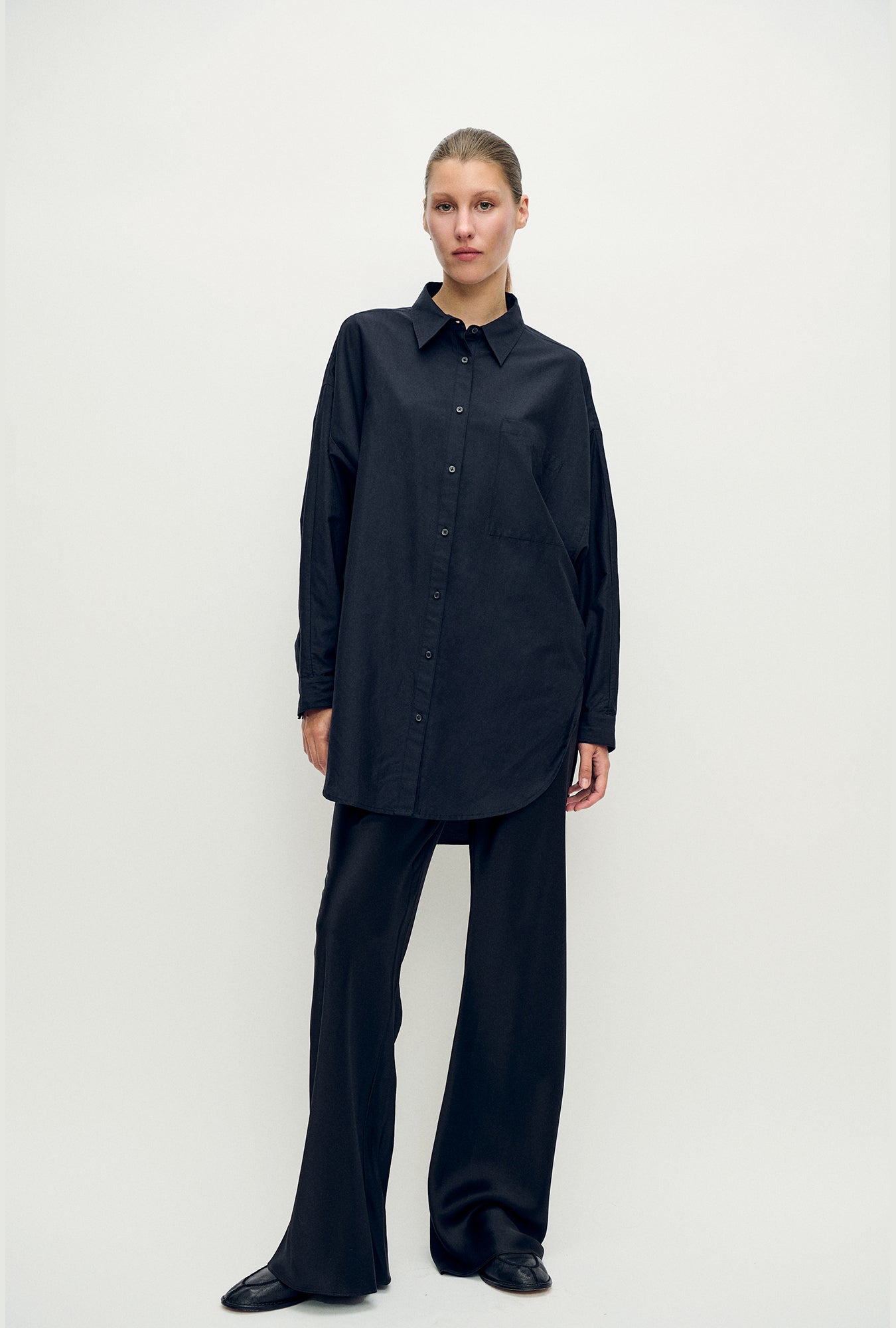 Chemise ronde en soie de coton noire