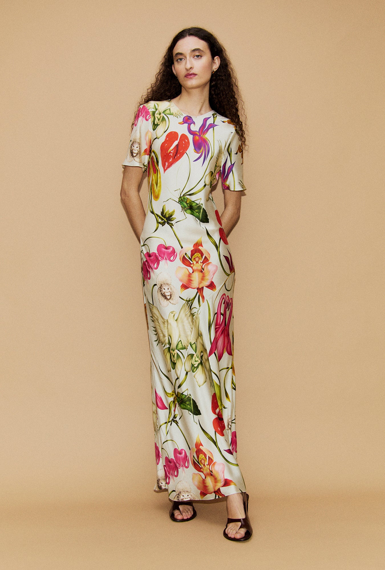 Robe biaisée manches courtes Wonderland