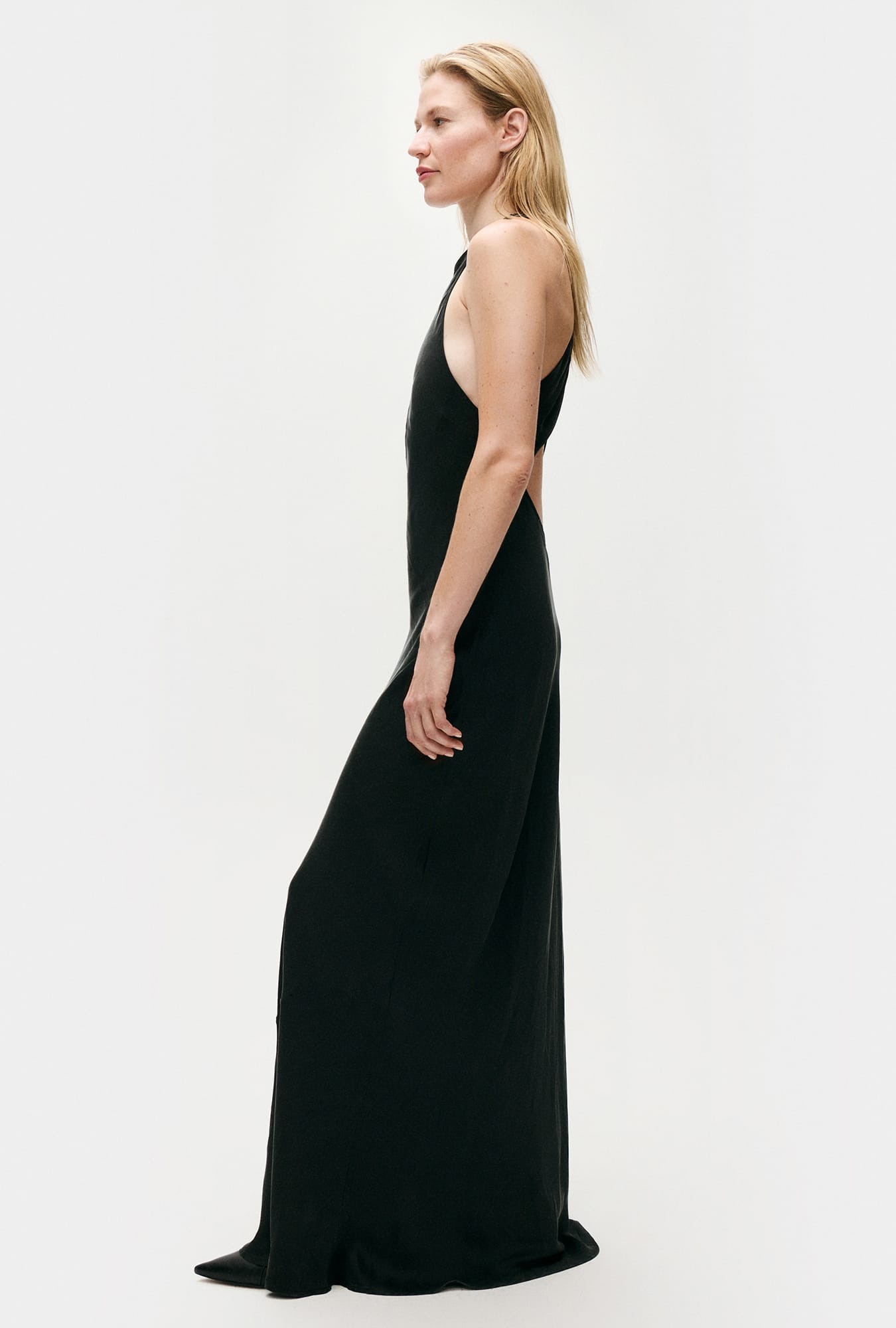 Robe asymétrique noire