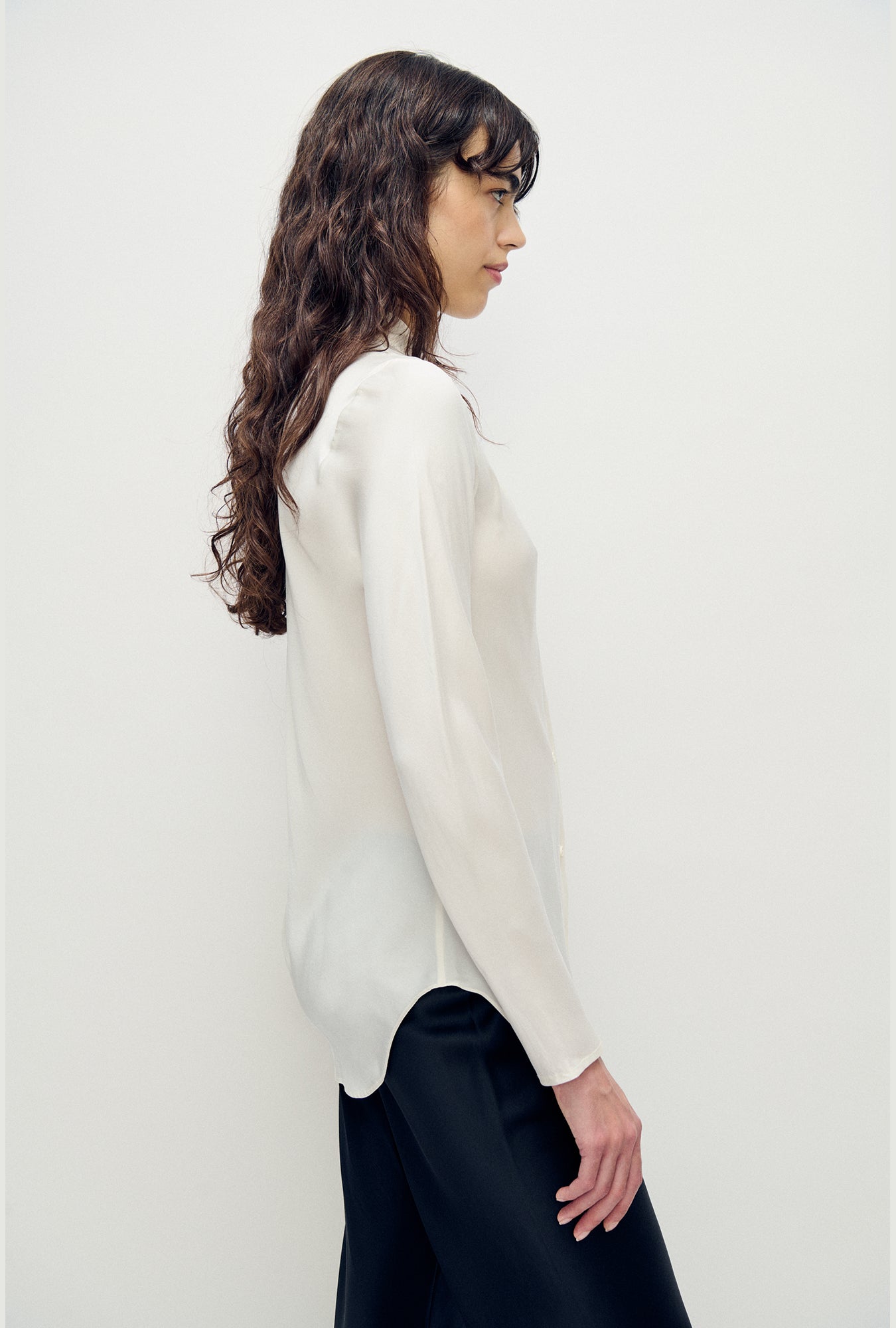 Chemise coupée en biais blanche