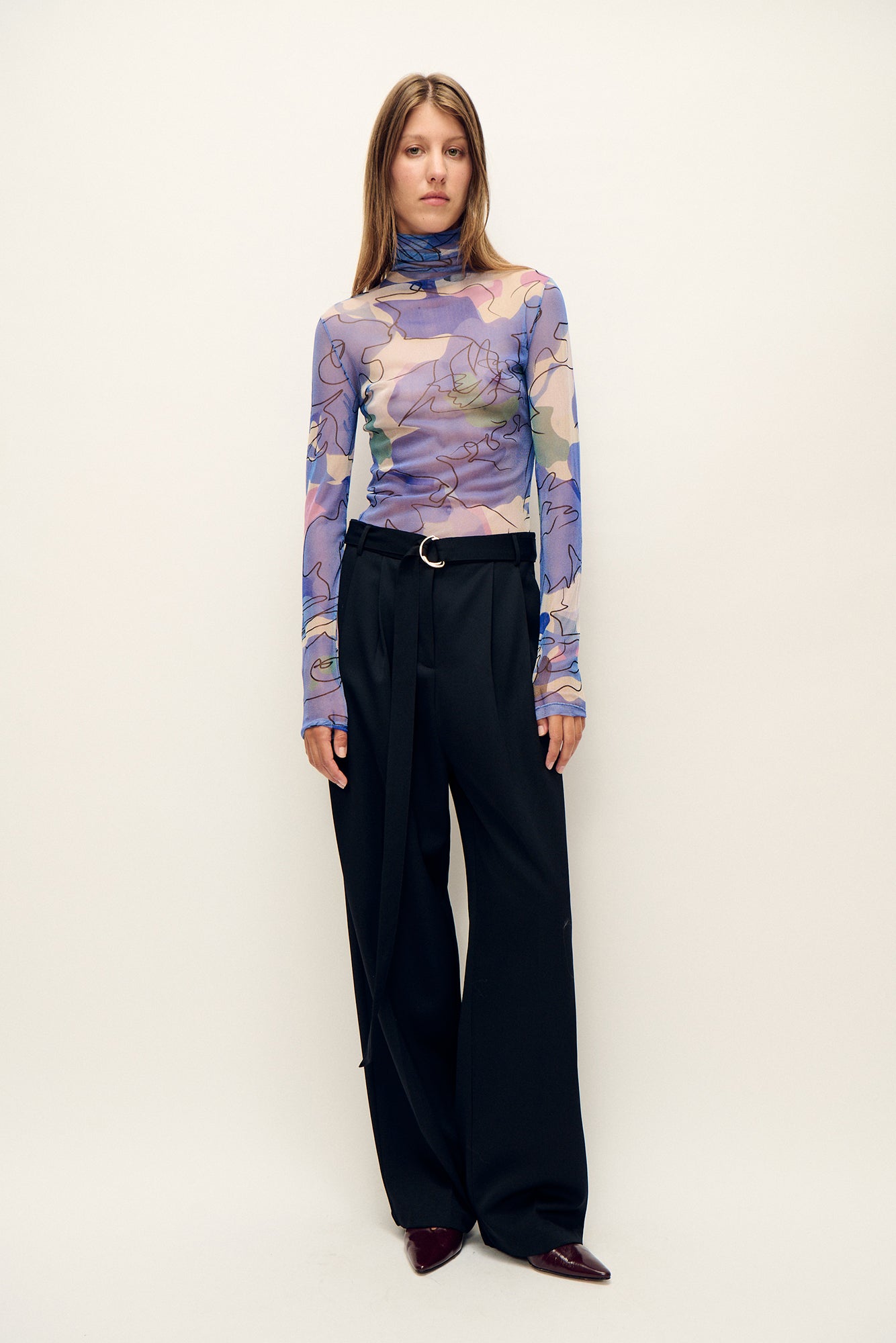 Col roulé en maille à motif floral bleu pervenche