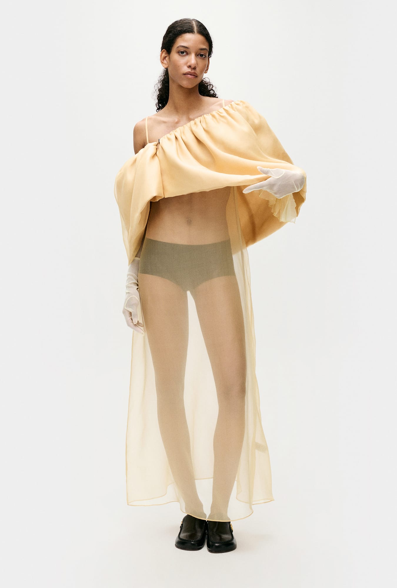 Cape en organza beige