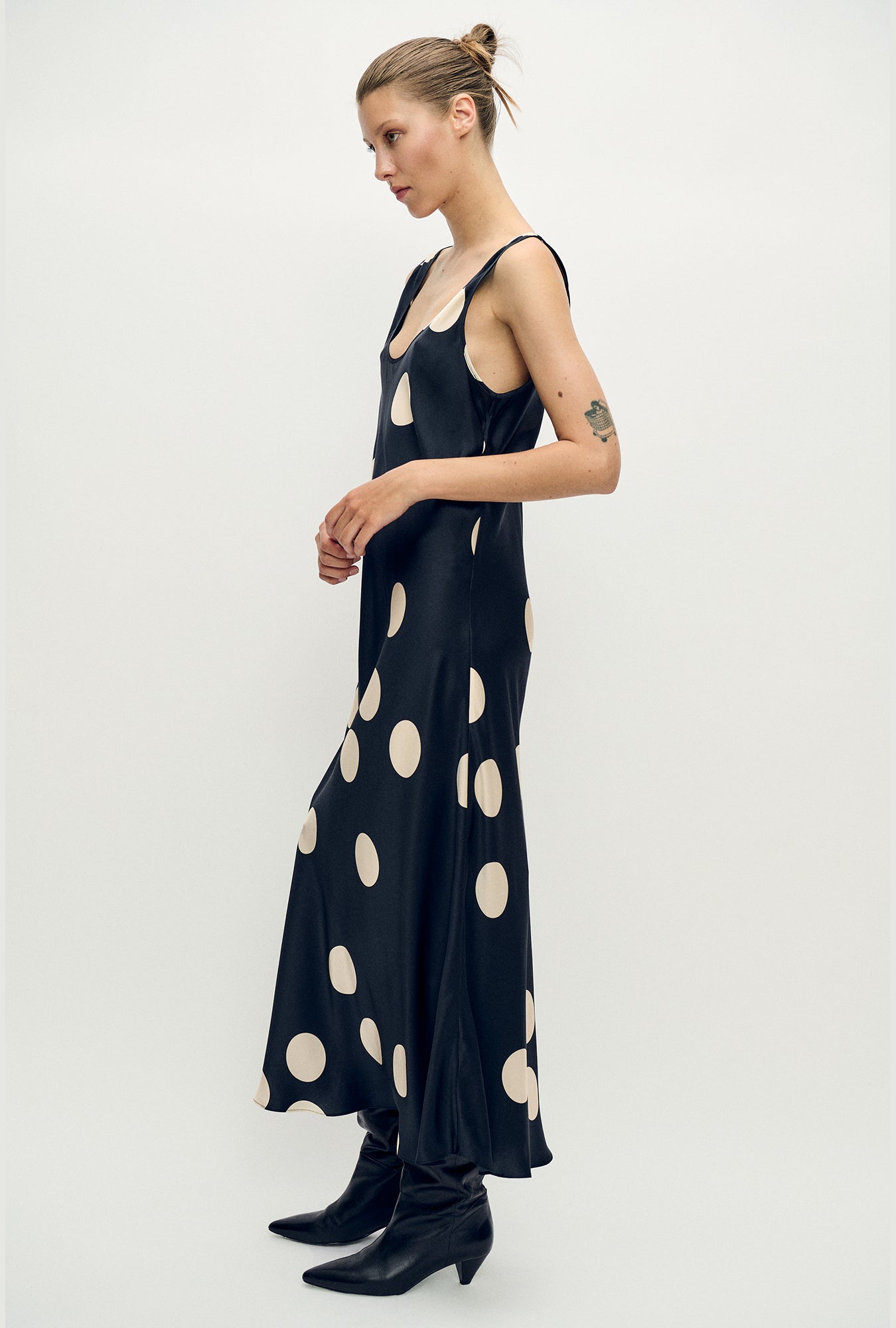 Robe à encolure dégagée à grands pois
