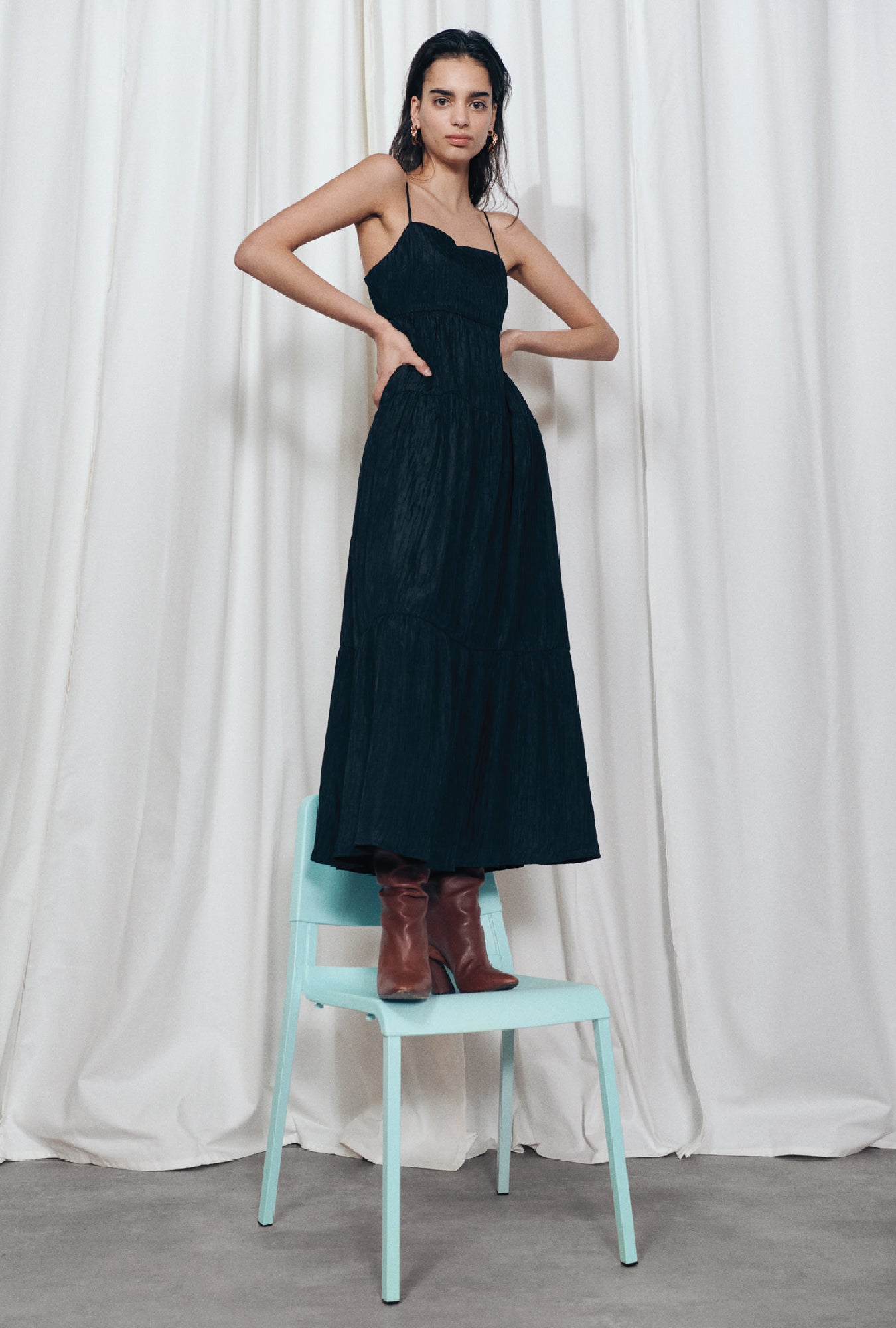 Robe froissée rebondissante noire