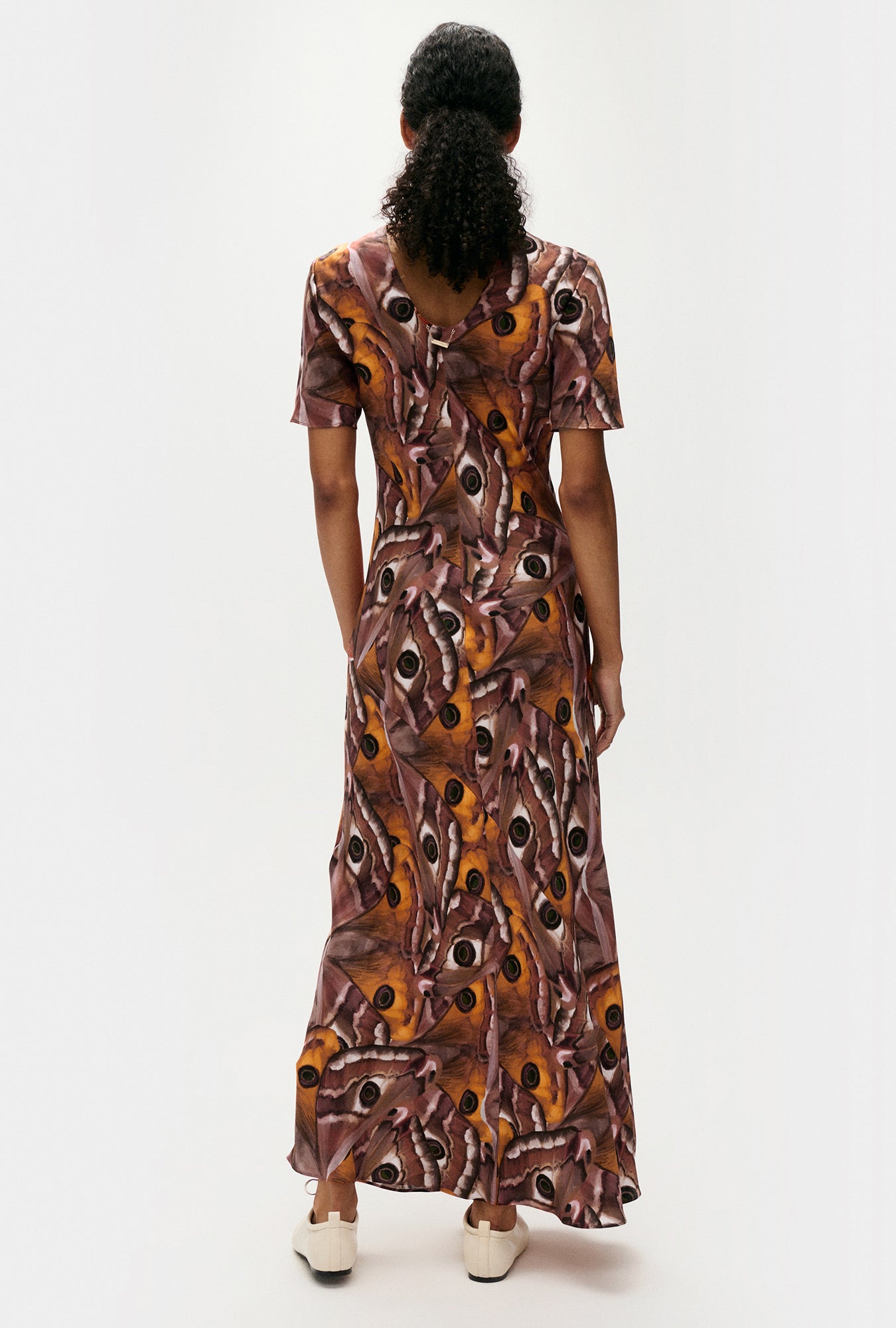 Robe biaisée manches courtes envergure