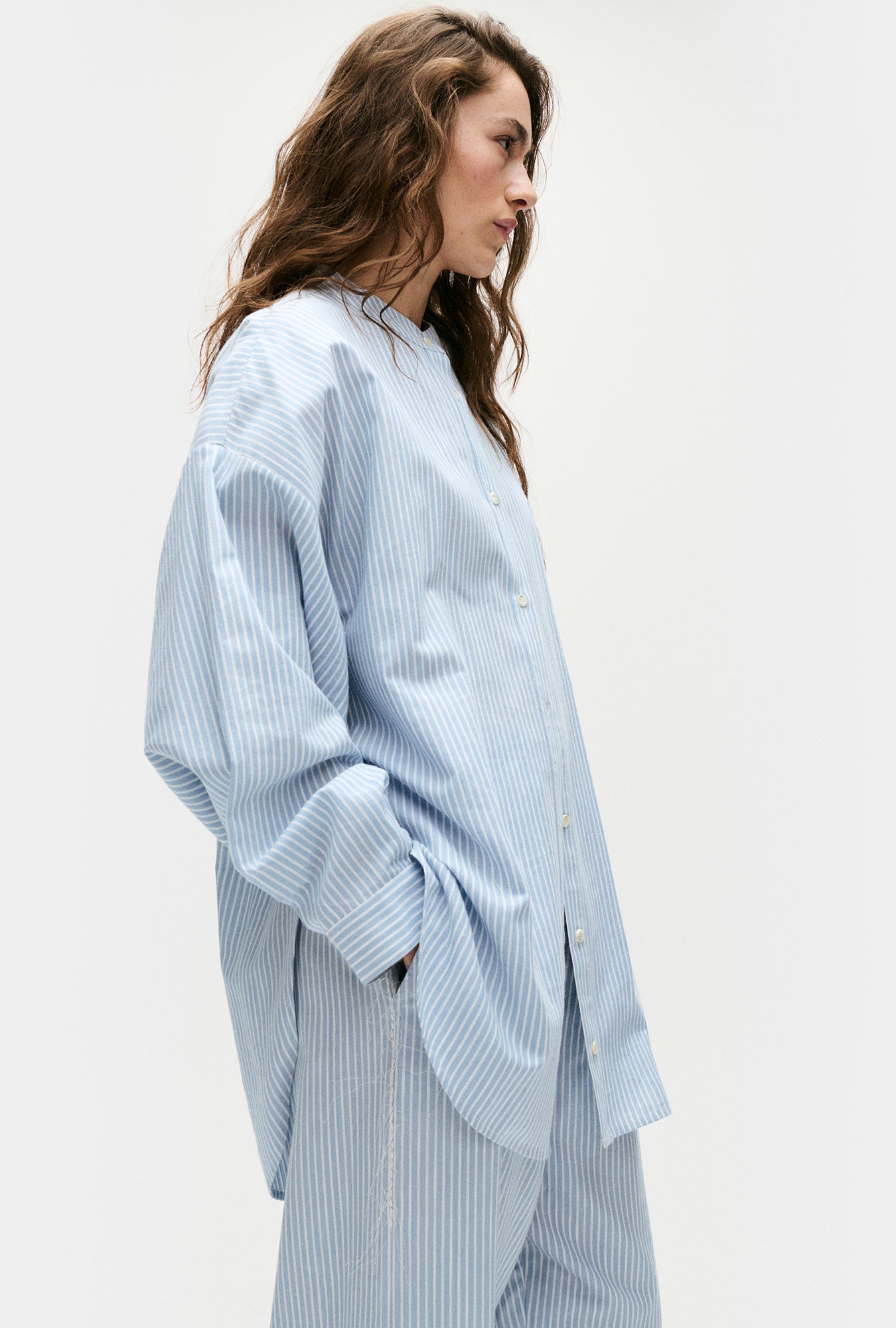 Chemise ronde sans col en coton à rayures orage