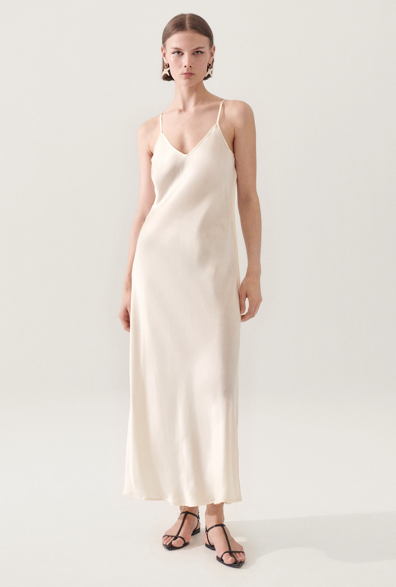 Robe nuisette années 90, surpiqûre couverture, blanc cassé