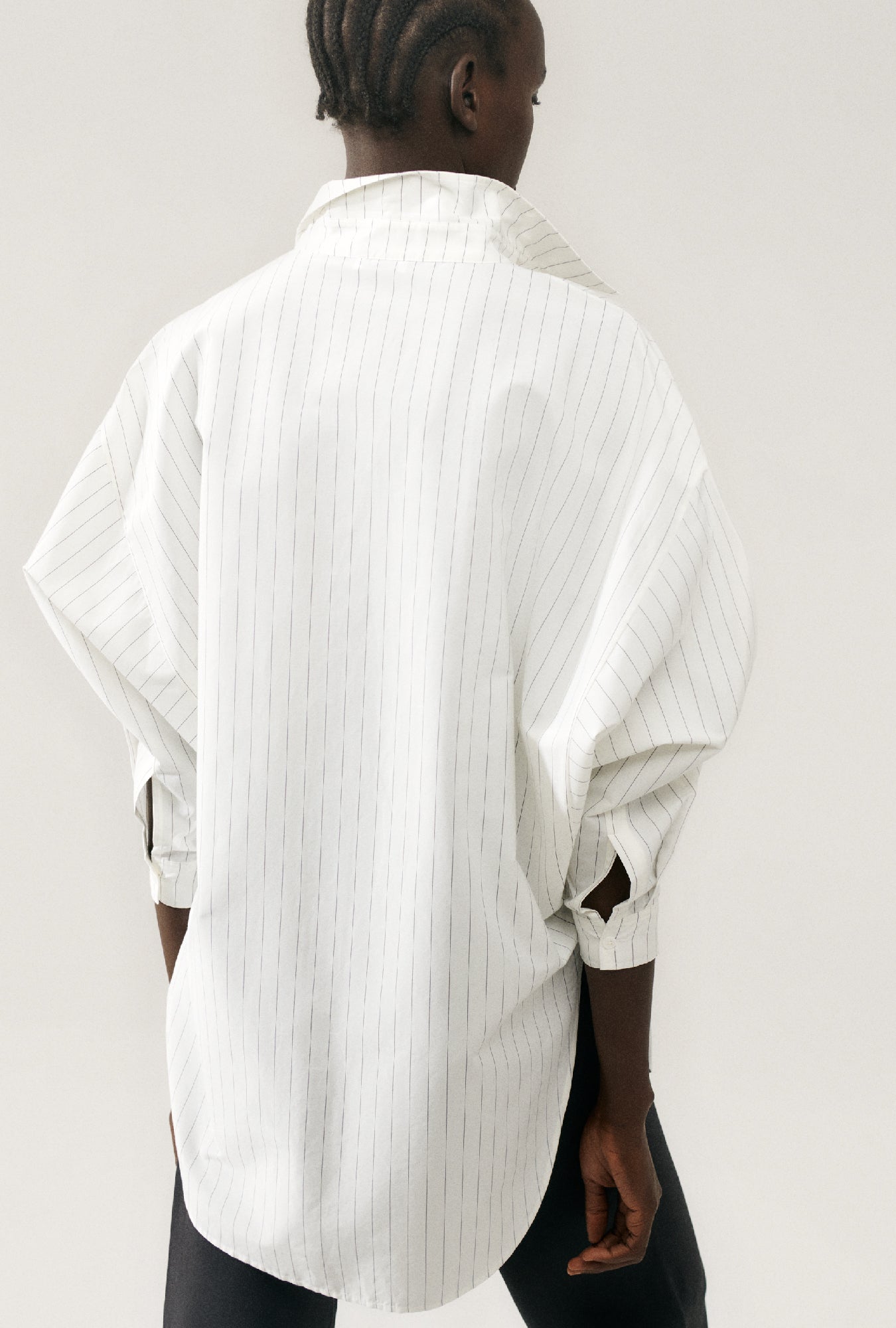 Chemise ronde en soie de coton à rayures blanches