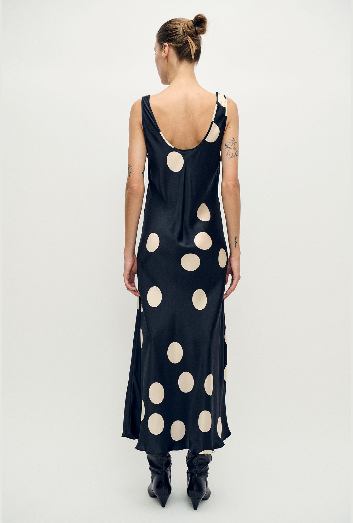 Robe à encolure dégagée à grands pois