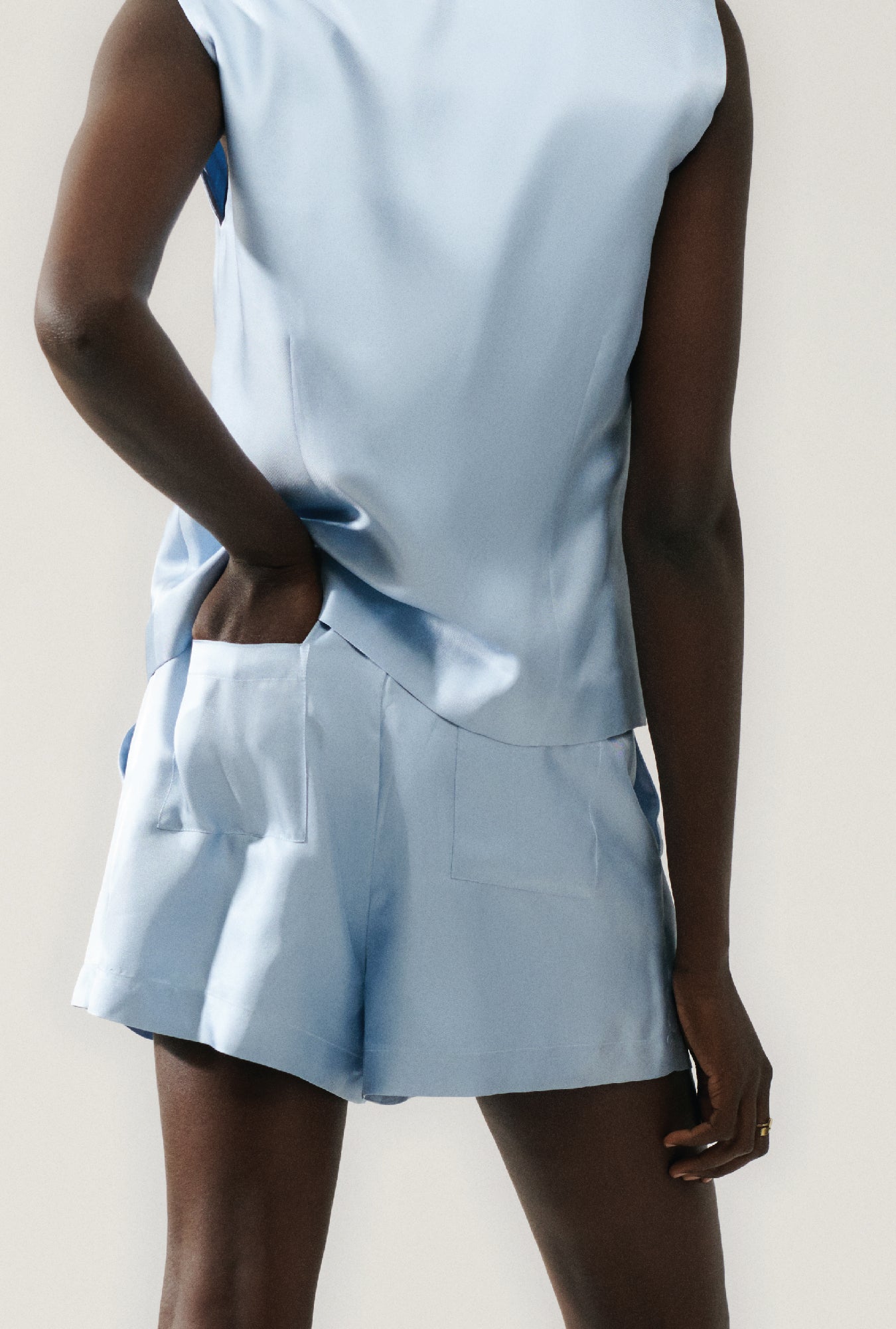 Short ample en twill de couleur ciel
