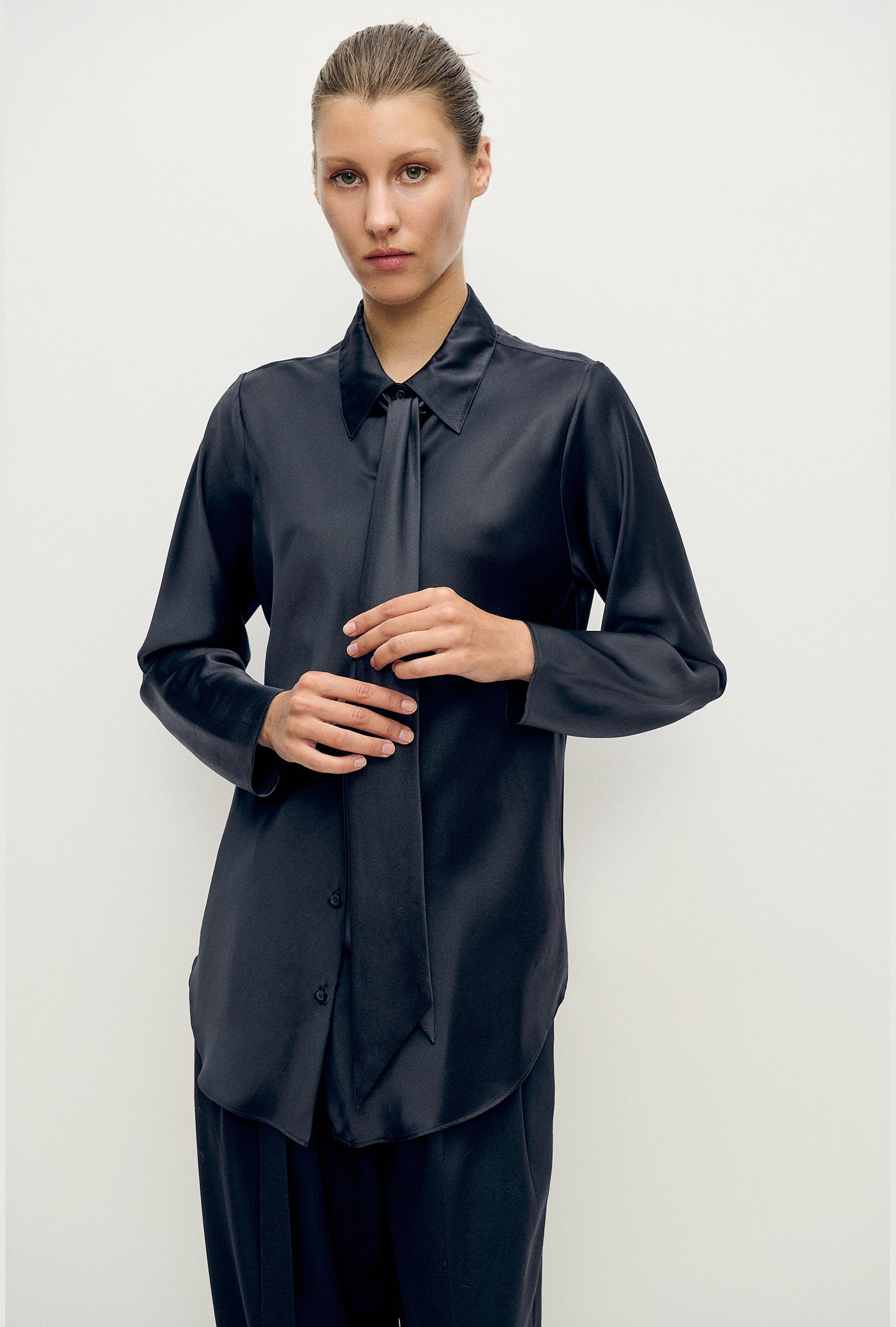 Cravate longue noire