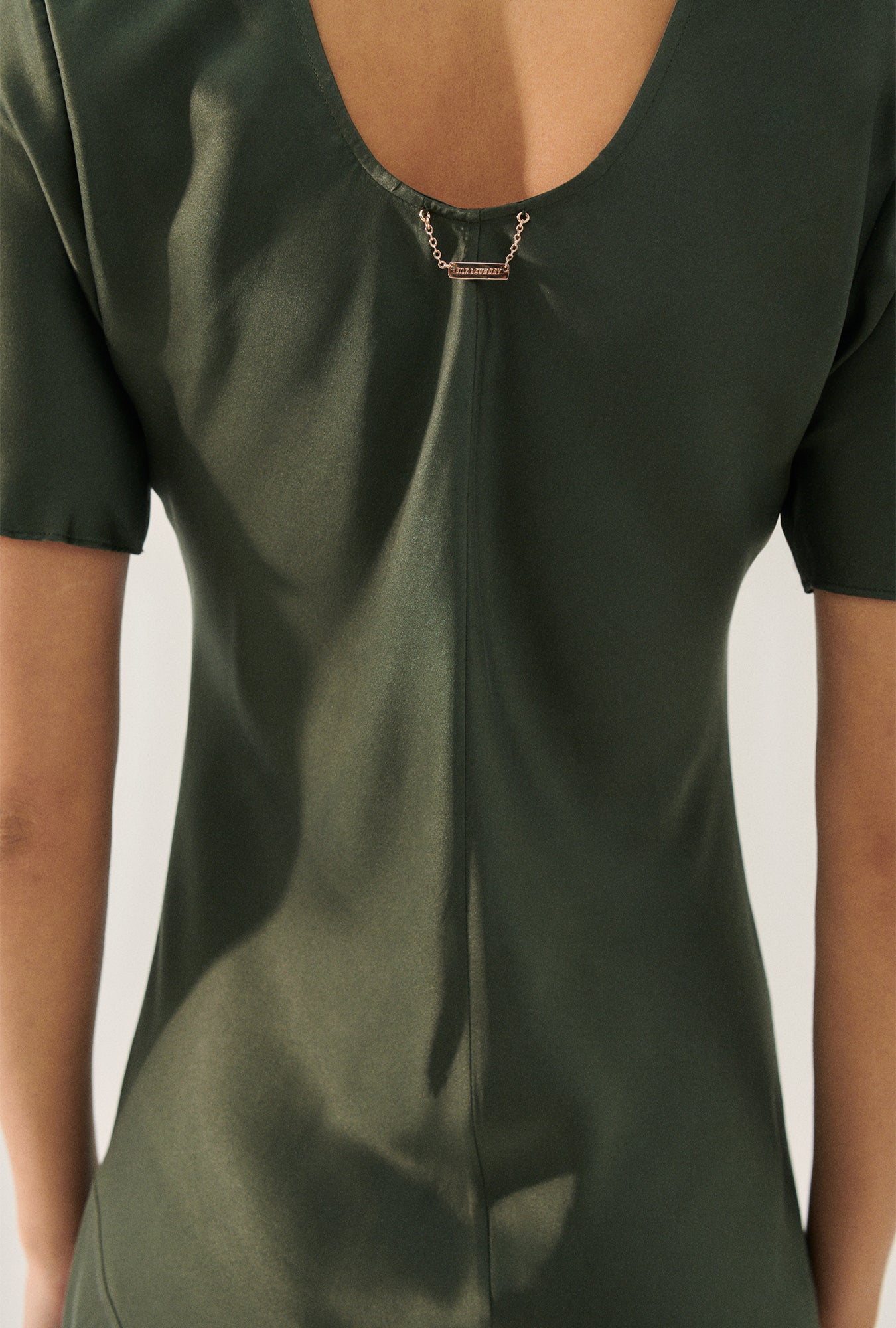 Robe biaisée à manches courtes coloris Thym