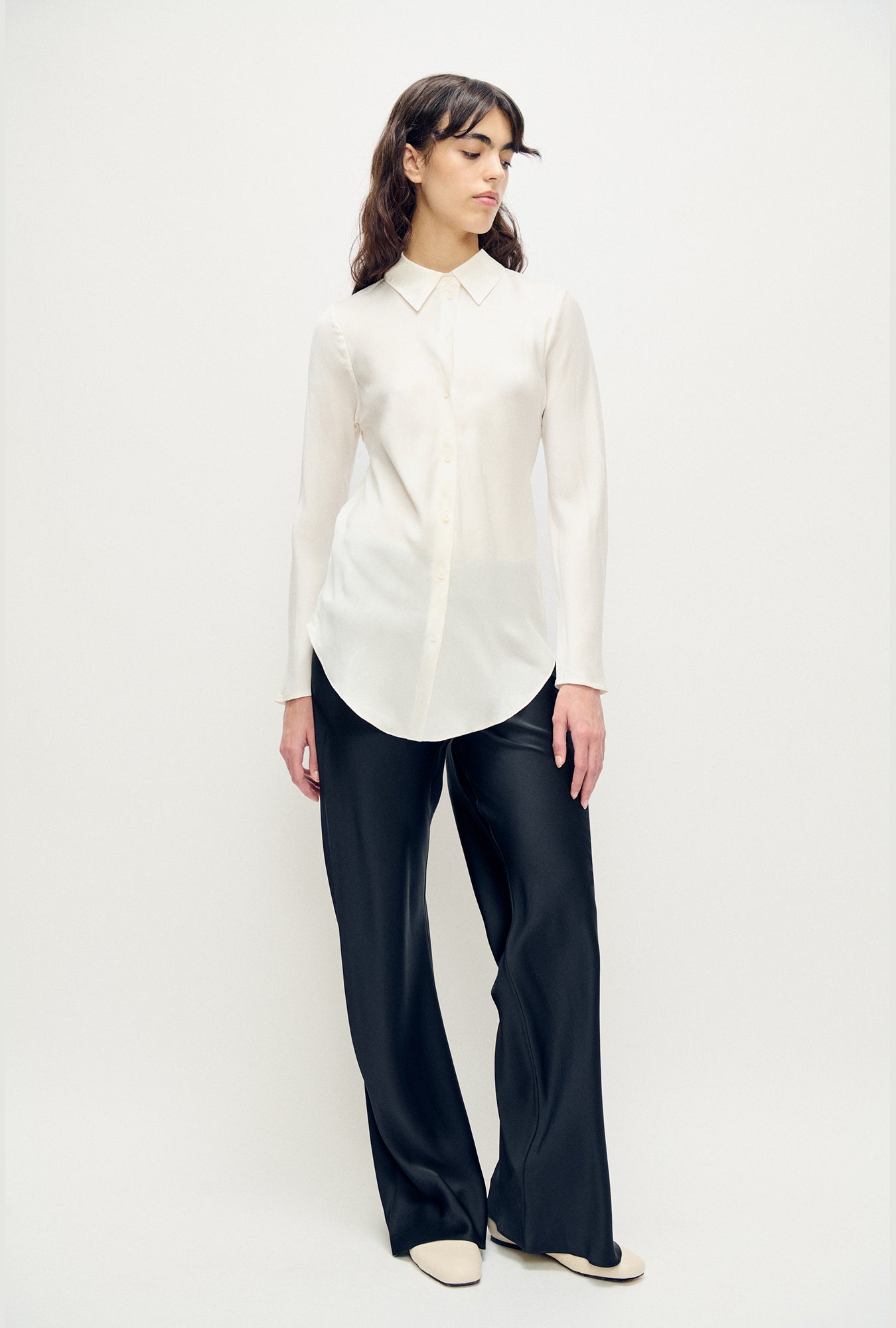 Chemise coupée en biais blanche