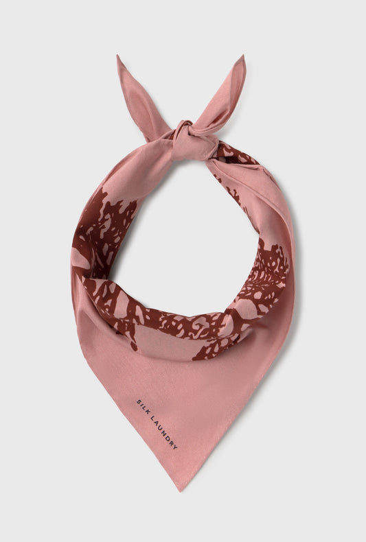 Écharpe en coton et soie motif corail pressé